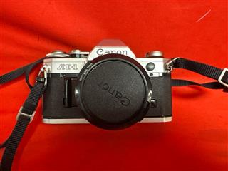 Canon AE-1 SLR Film 35mm Camera 50mm Canon 1 : 1.8 FD Lens